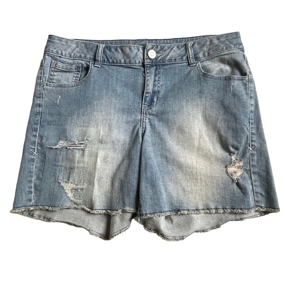 Lane Bryant Light Blue Denim Shorts Fray Raw Hem Women’s Plus Size 14 Distressed - Picture 1 of 7